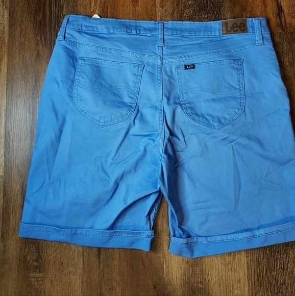 NWT LEE denim skort mid rise size 20" and Bermuda shorts mid rise size 20 plus - Picture 10 of 14
